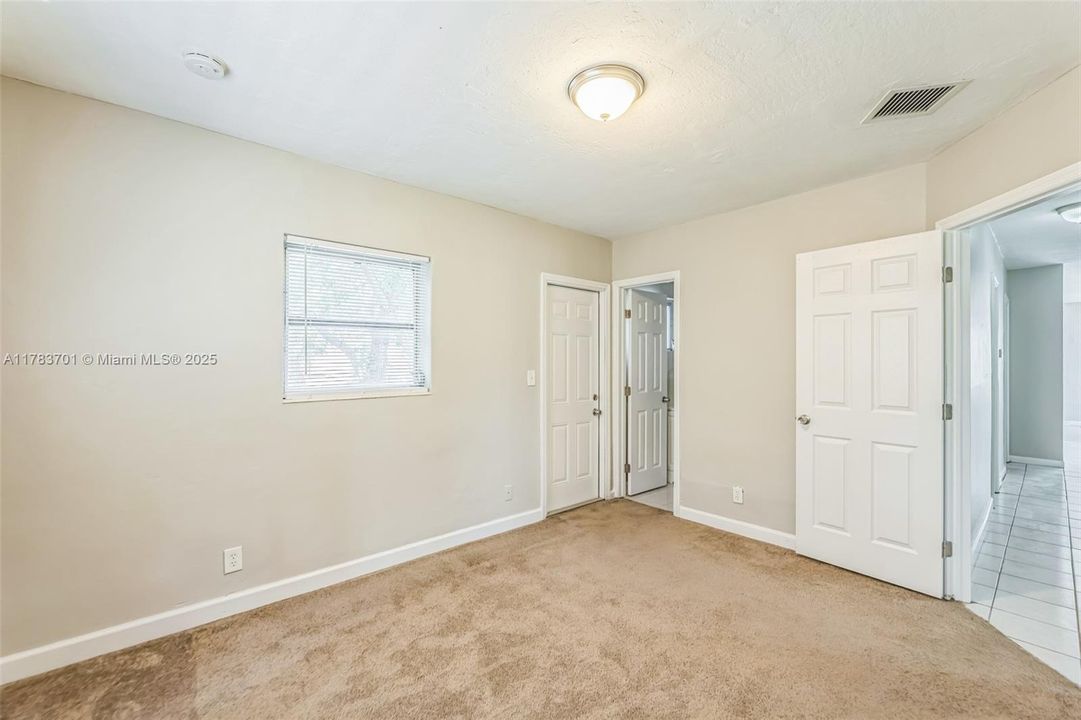 最近售出: $404,000 (4 贝兹, 3 浴室, 1680 平方英尺)