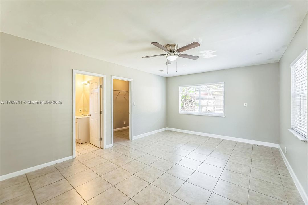 最近售出: $404,000 (4 贝兹, 3 浴室, 1680 平方英尺)