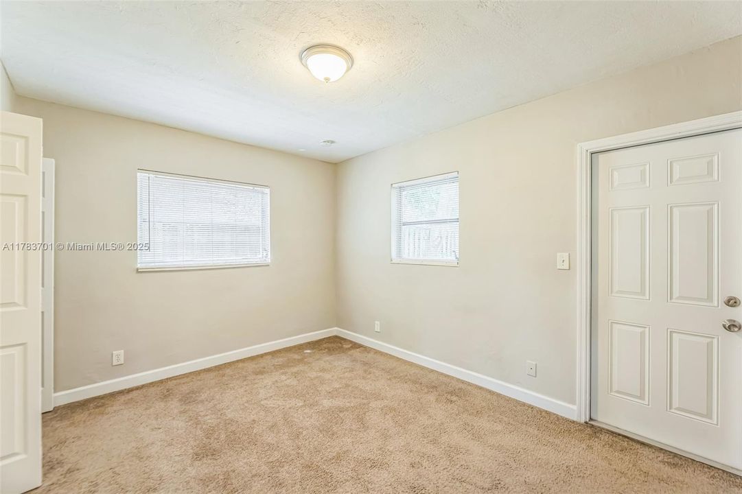 最近售出: $404,000 (4 贝兹, 3 浴室, 1680 平方英尺)