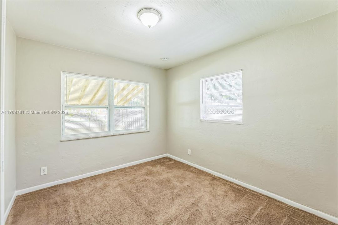 最近售出: $404,000 (4 贝兹, 3 浴室, 1680 平方英尺)