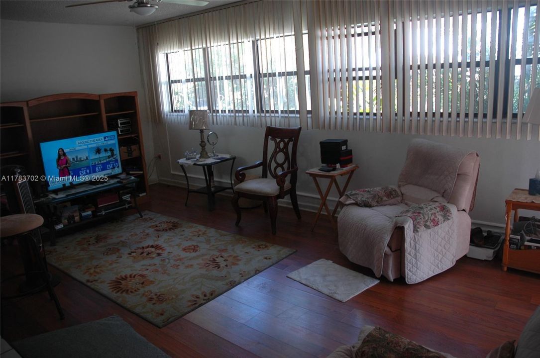 Recently Sold: $520,000 (3 beds, 2 baths, 2182 Square Feet)