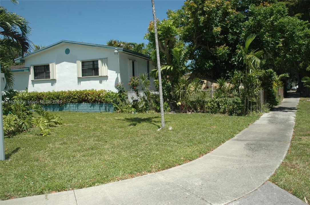 Recently Sold: $520,000 (3 beds, 2 baths, 2182 Square Feet)