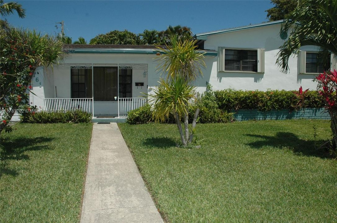 Recently Sold: $520,000 (3 beds, 2 baths, 2182 Square Feet)