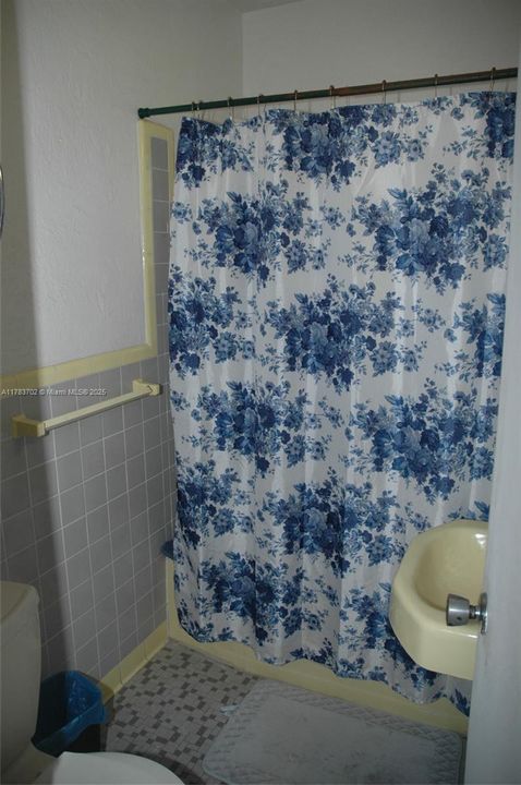 Recently Sold: $520,000 (3 beds, 2 baths, 2182 Square Feet)