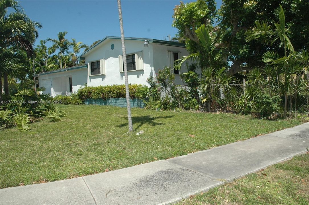 Recently Sold: $520,000 (3 beds, 2 baths, 2182 Square Feet)