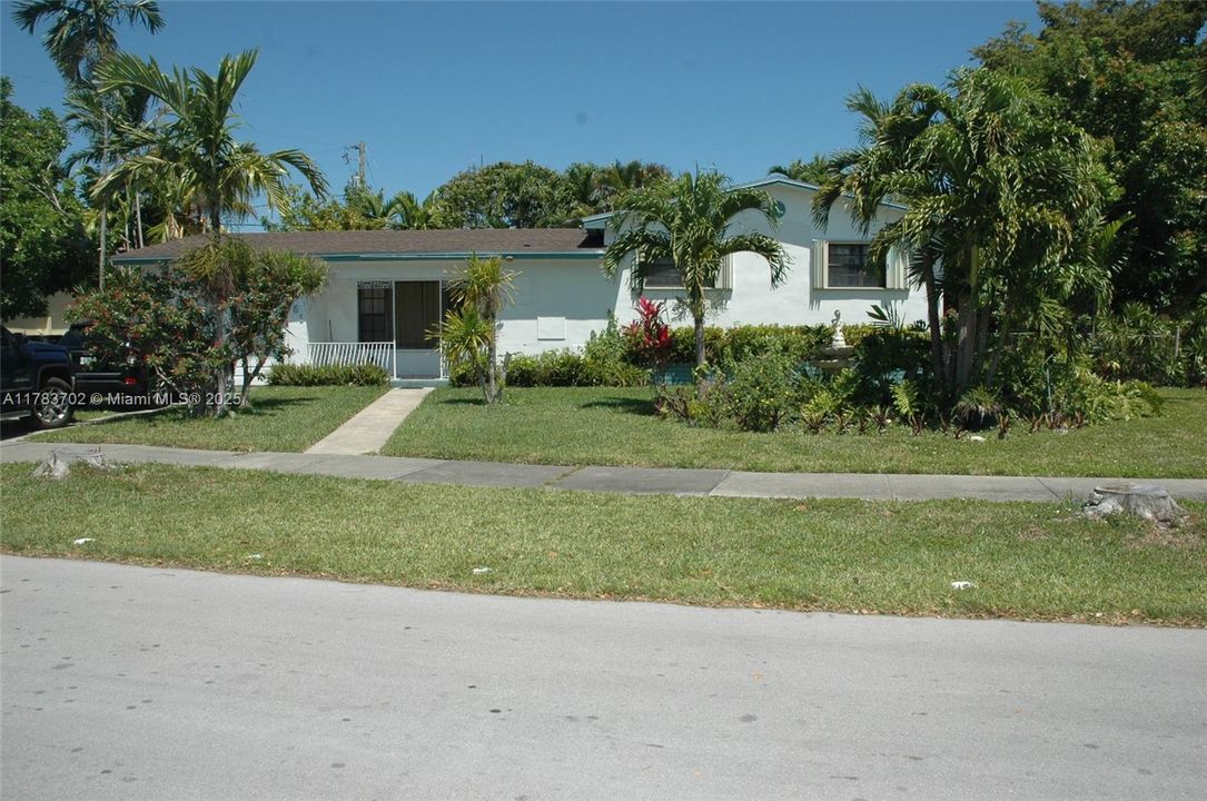 Recently Sold: $520,000 (3 beds, 2 baths, 2182 Square Feet)