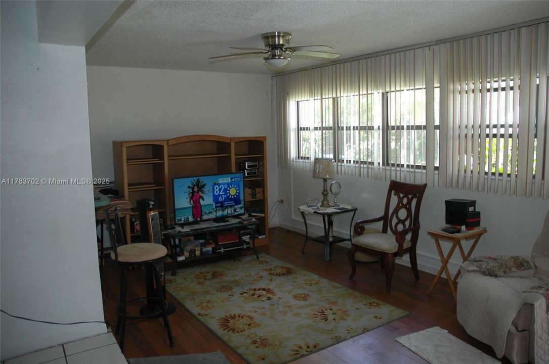 Recently Sold: $520,000 (3 beds, 2 baths, 2182 Square Feet)