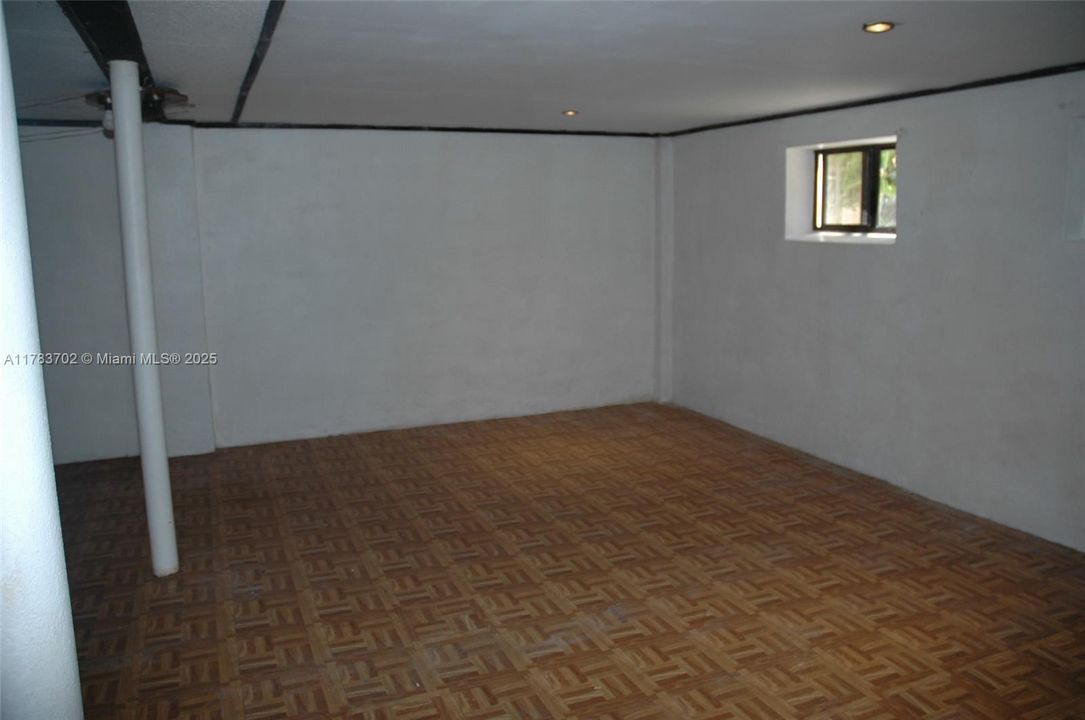 Recently Sold: $520,000 (3 beds, 2 baths, 2182 Square Feet)