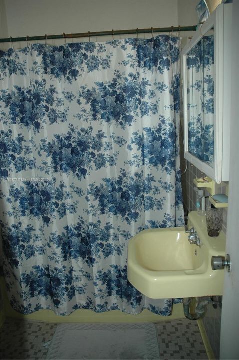 Recently Sold: $520,000 (3 beds, 2 baths, 2182 Square Feet)