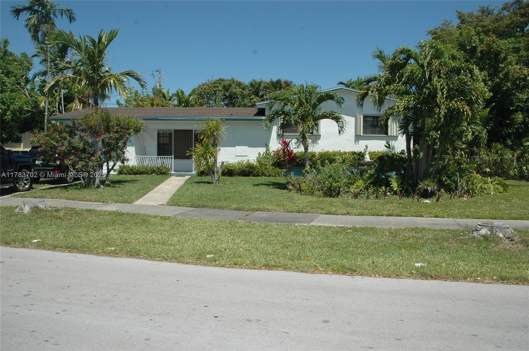 Recently Sold: $520,000 (3 beds, 2 baths, 2182 Square Feet)