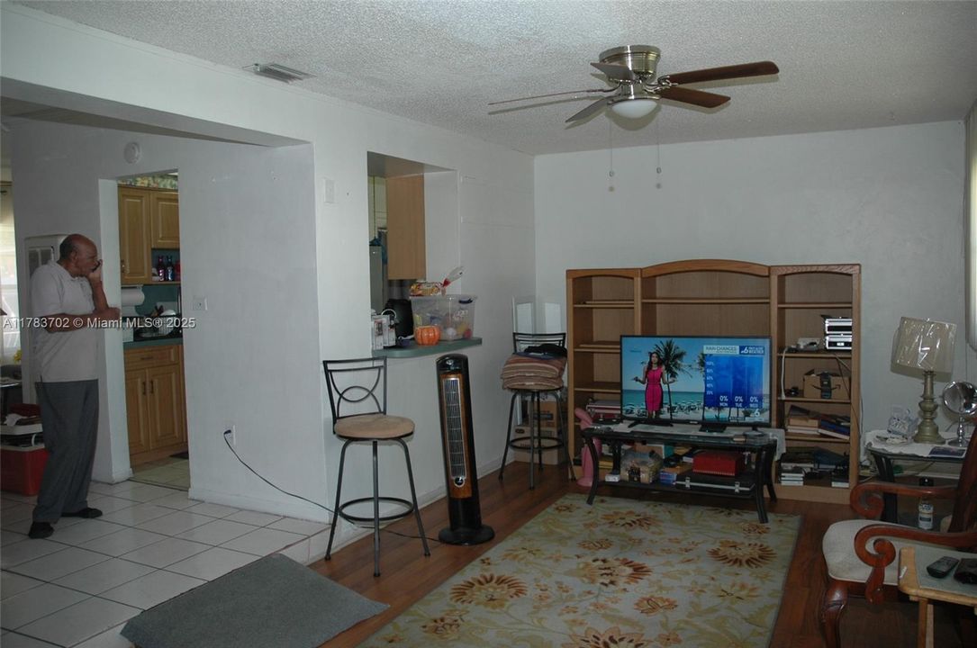 Recently Sold: $520,000 (3 beds, 2 baths, 2182 Square Feet)