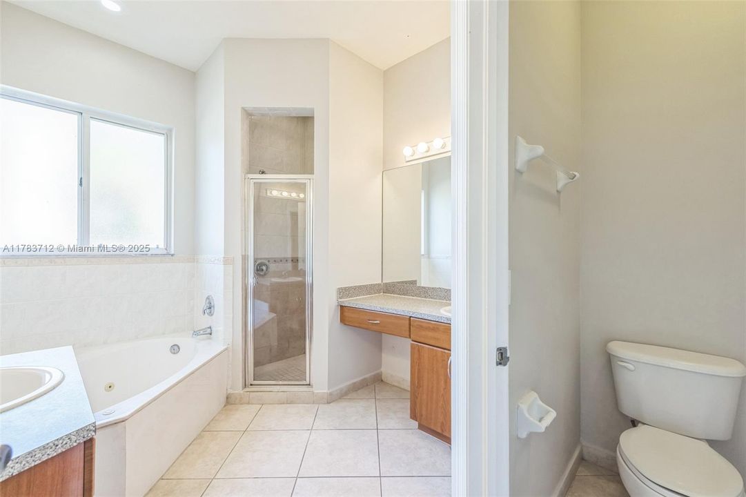 Recently Sold: $851,000 (4 beds, 2 baths, 2826 Square Feet)