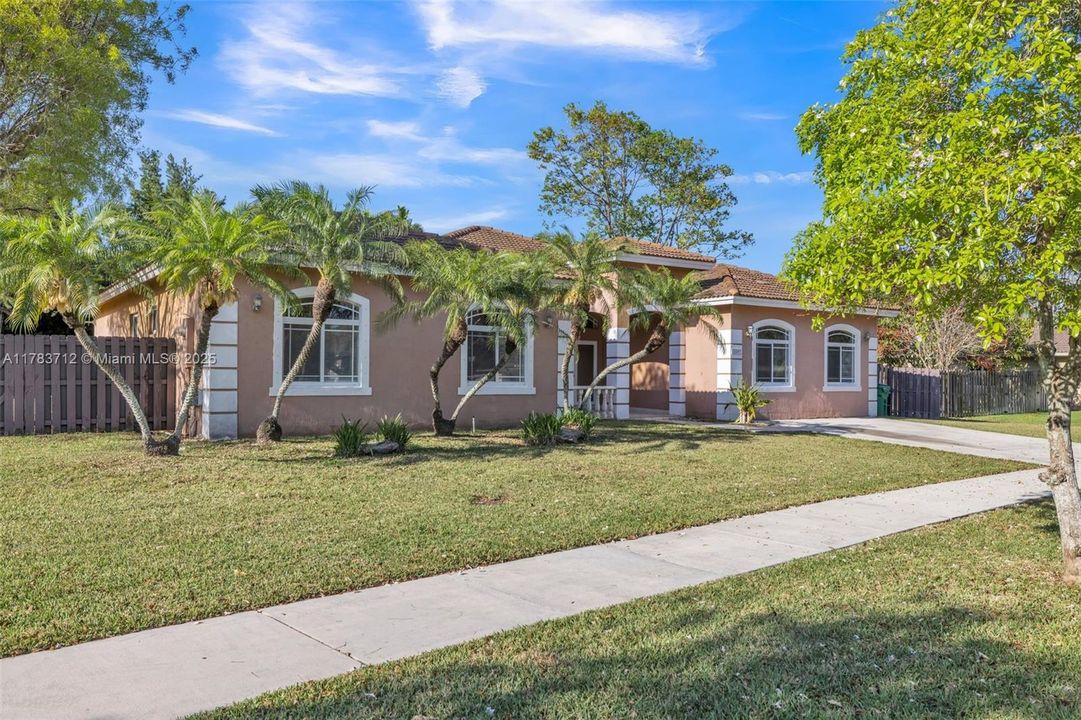 Recently Sold: $851,000 (4 beds, 2 baths, 2826 Square Feet)