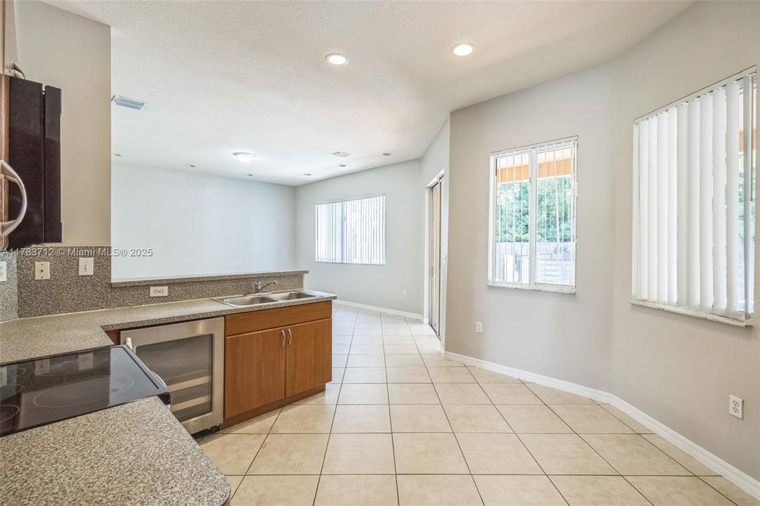 Recently Sold: $851,000 (4 beds, 2 baths, 2826 Square Feet)