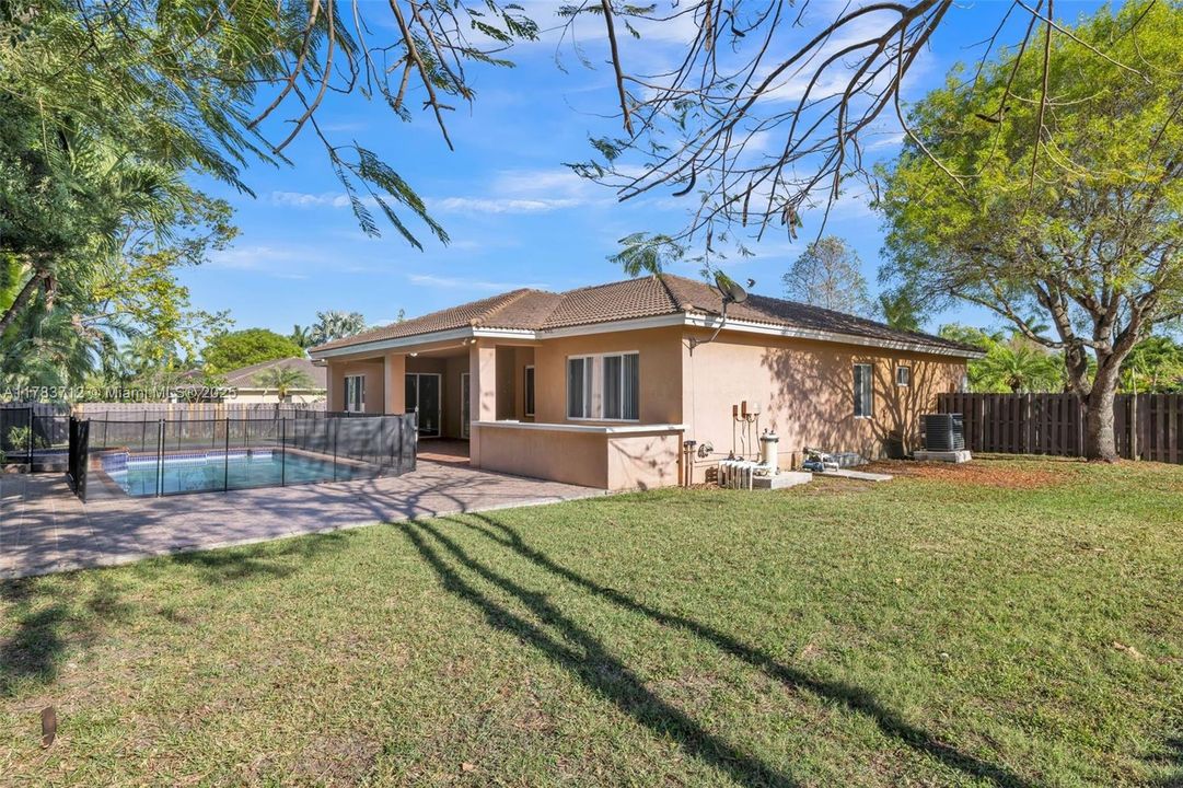 Recently Sold: $851,000 (4 beds, 2 baths, 2826 Square Feet)