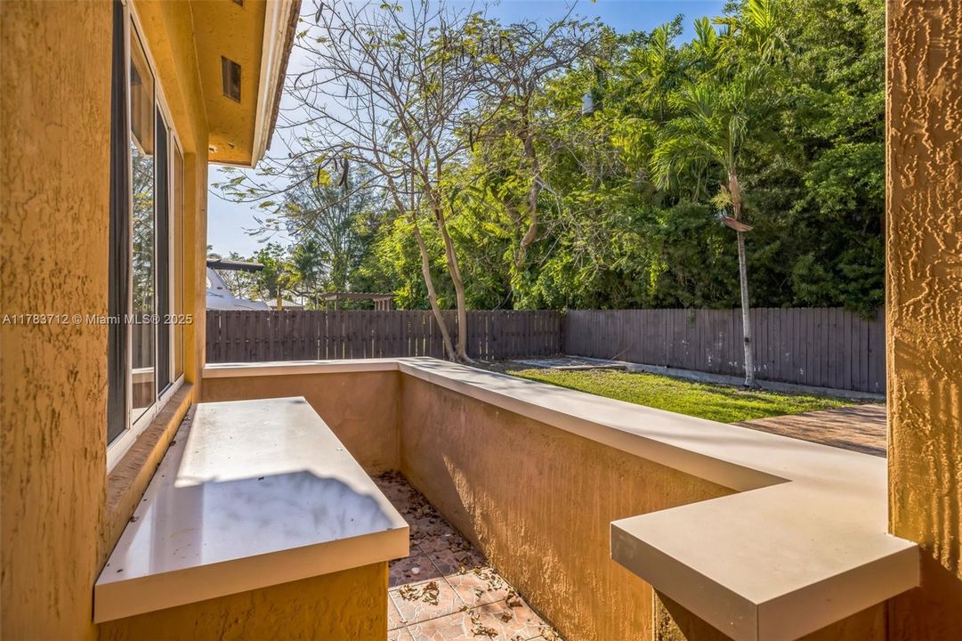 Recently Sold: $851,000 (4 beds, 2 baths, 2826 Square Feet)