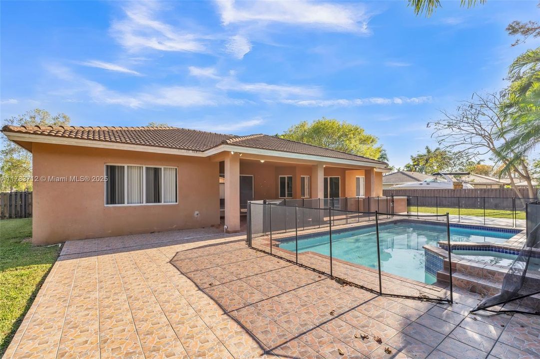 Recently Sold: $851,000 (4 beds, 2 baths, 2826 Square Feet)