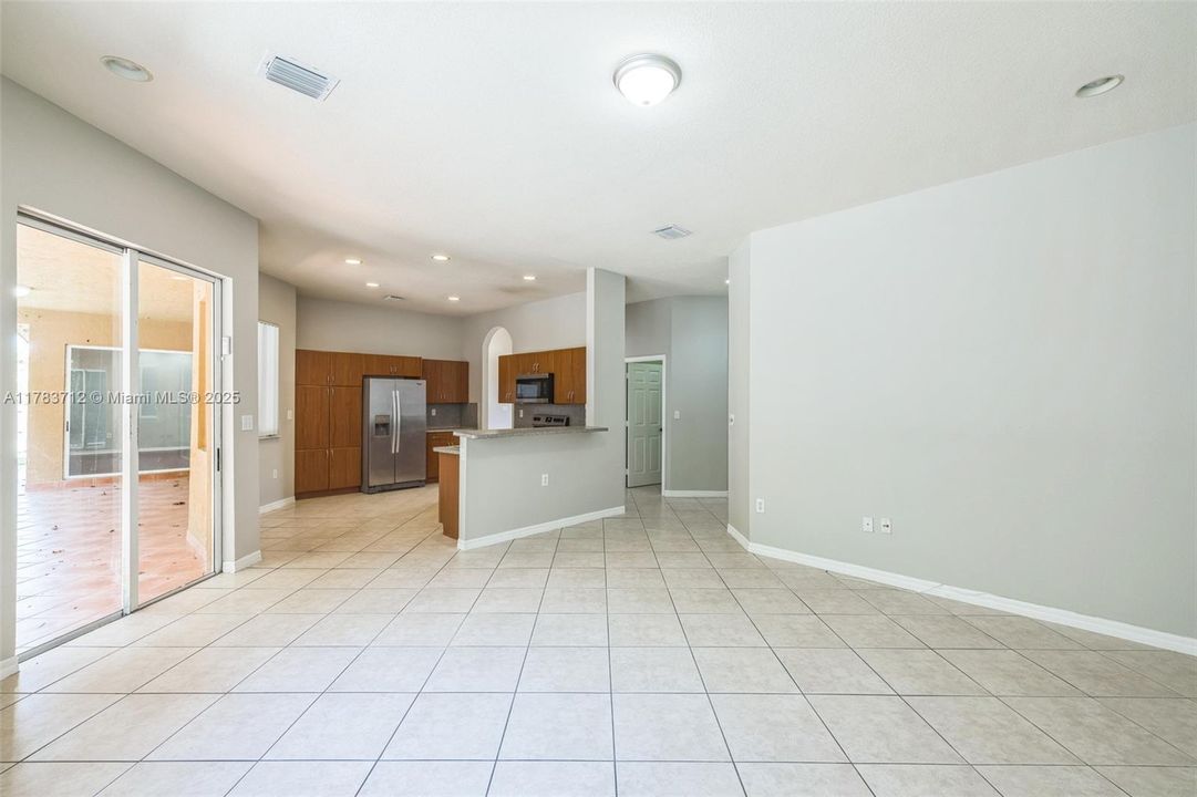 Recently Sold: $851,000 (4 beds, 2 baths, 2826 Square Feet)