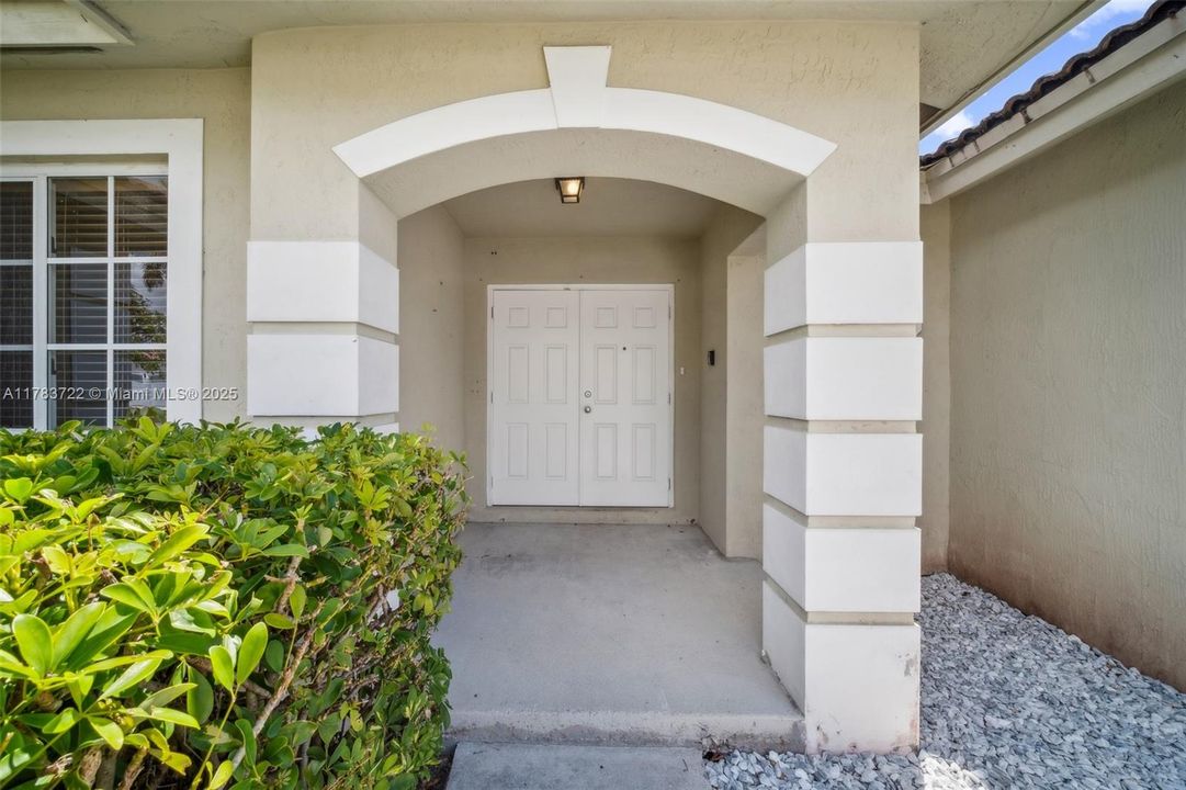 Recently Sold: $756,000 (4 beds, 2 baths, 1967 Square Feet)