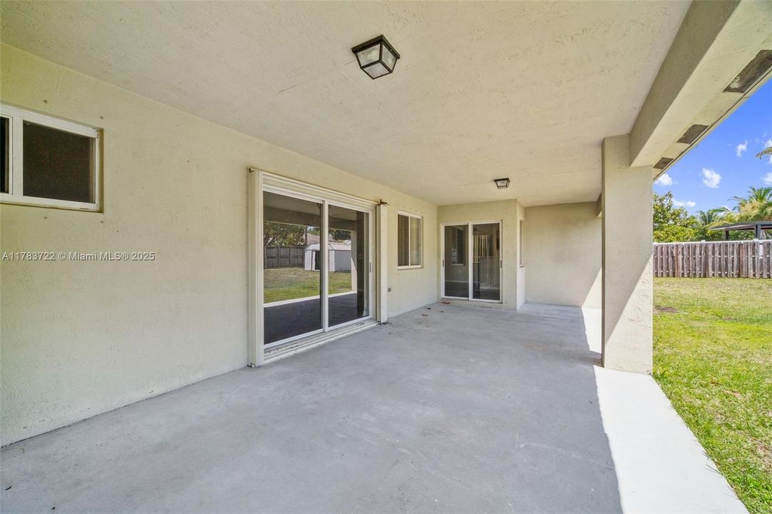 Recently Sold: $756,000 (4 beds, 2 baths, 1967 Square Feet)