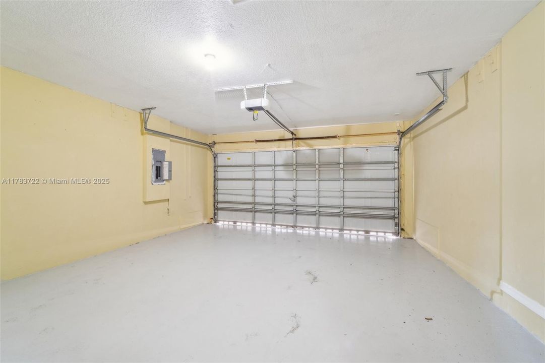 Recently Sold: $756,000 (4 beds, 2 baths, 1967 Square Feet)