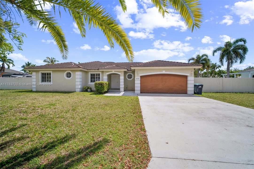 Recently Sold: $756,000 (4 beds, 2 baths, 1967 Square Feet)