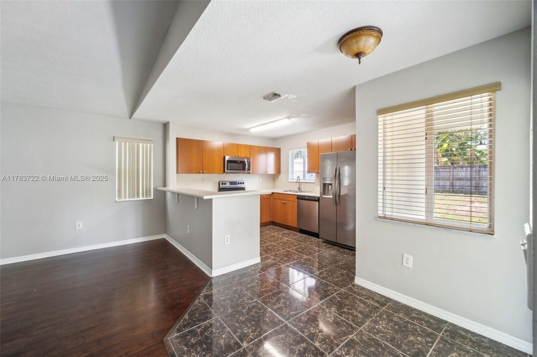 Recently Sold: $756,000 (4 beds, 2 baths, 1967 Square Feet)