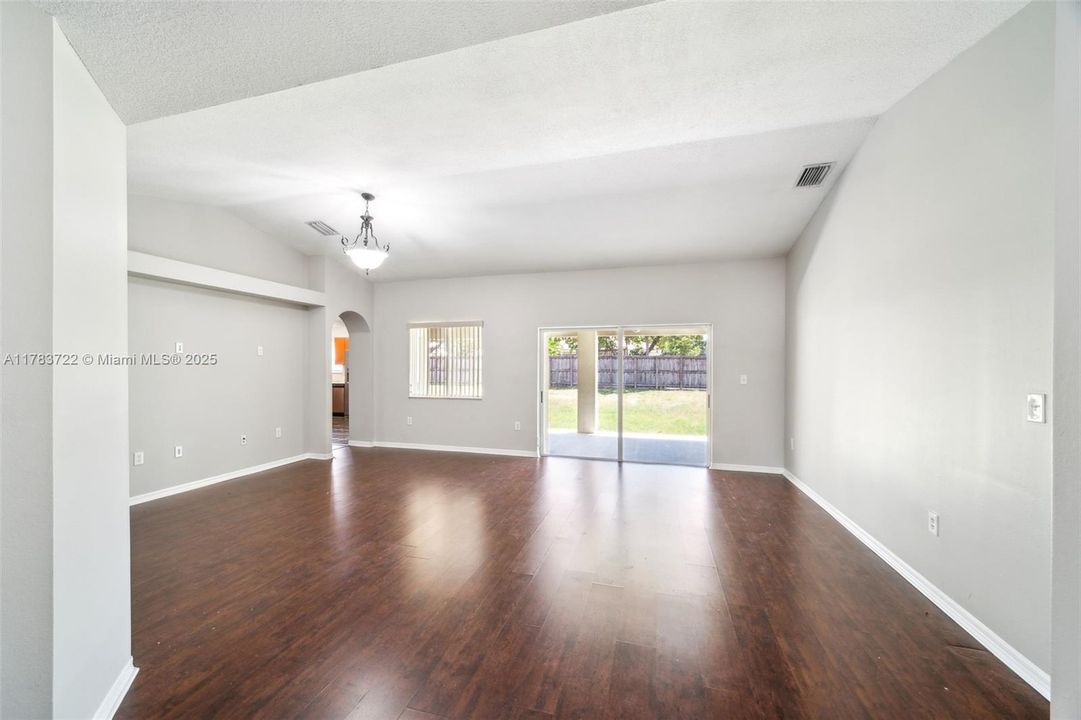 Recently Sold: $756,000 (4 beds, 2 baths, 1967 Square Feet)