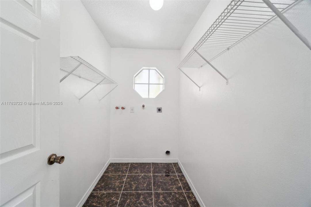 Recently Sold: $756,000 (4 beds, 2 baths, 1967 Square Feet)