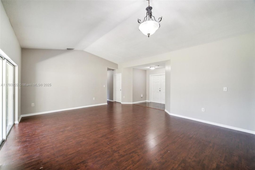 Recently Sold: $756,000 (4 beds, 2 baths, 1967 Square Feet)