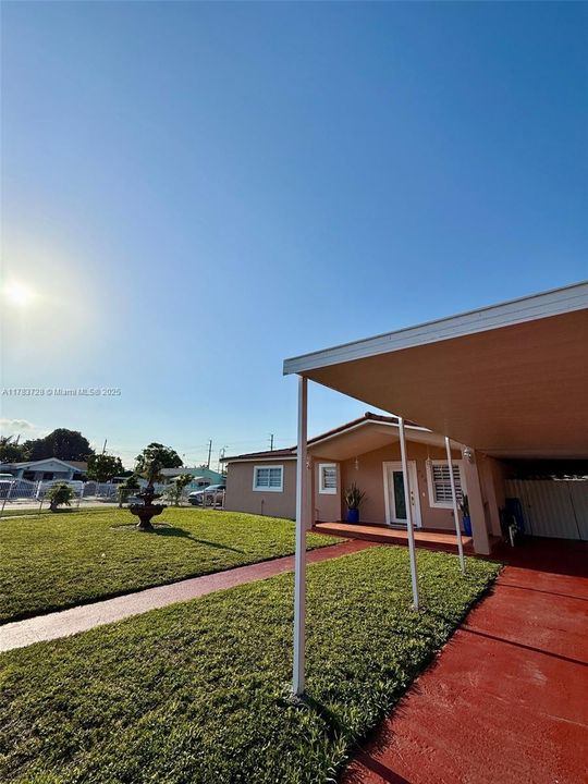 Недавно продано: $640,000 (4 спален, 3 ванн, 1760 Квадратных фут)