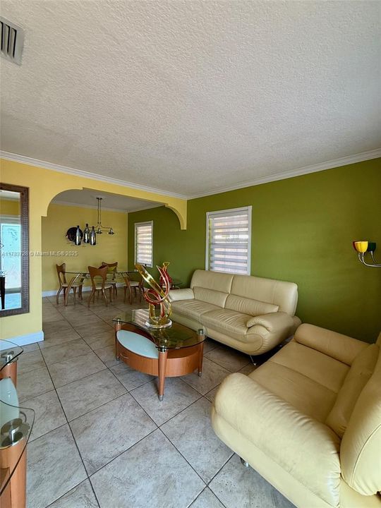 Недавно продано: $640,000 (4 спален, 3 ванн, 1760 Квадратных фут)