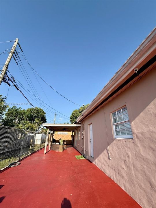 Недавно продано: $640,000 (4 спален, 3 ванн, 1760 Квадратных фут)