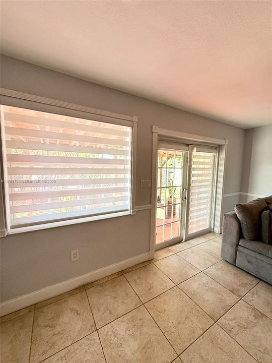 Недавно продано: $640,000 (4 спален, 3 ванн, 1760 Квадратных фут)