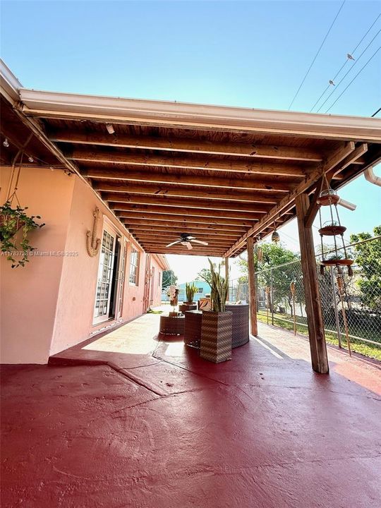 Недавно продано: $640,000 (4 спален, 3 ванн, 1760 Квадратных фут)