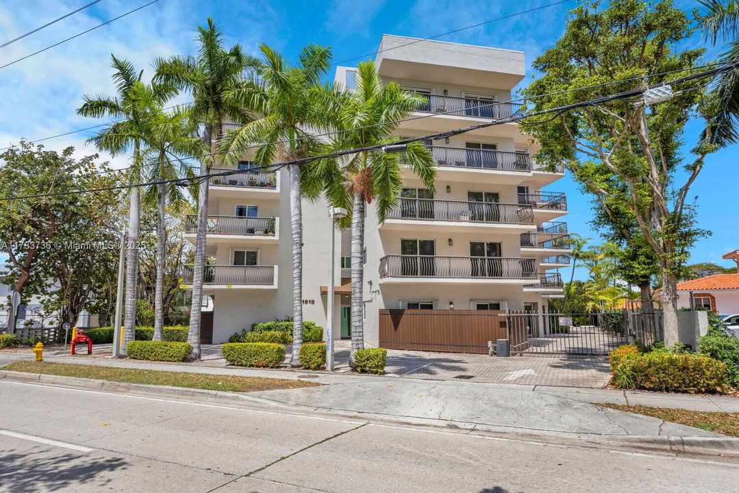 Beautiful and sought after boutique building. Close by are Coral Gables and Coconut Grove.