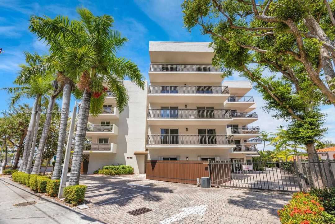 Central Brickell Ave. Miami. A fantastic location. Close proximity to beaches, restaurants and shopping. The entrance to the island of Key Biscayne is just down the street.