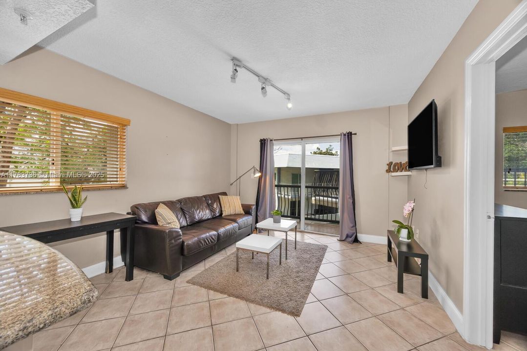 Vendido Recientemente: $375,000 (1 camas, 1 baños, 550 Pies cuadrados)