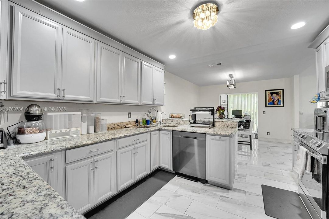 На продажу: $530,000 (3 спален, 2 ванн, 2652 Квадратных фут)