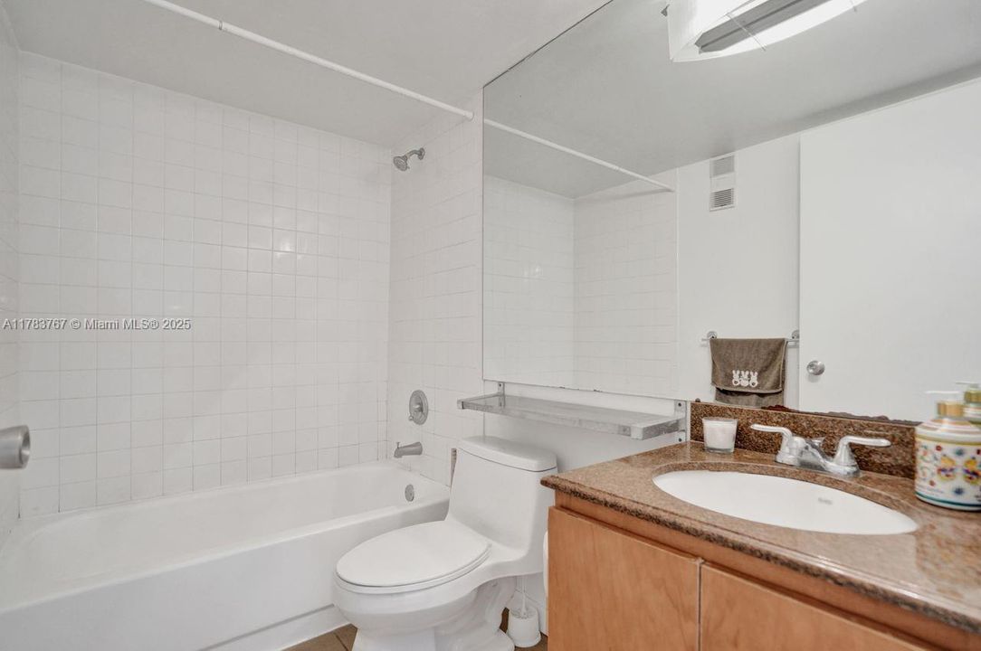 For Sale: $418,000 (1 beds, 1 baths, 671 Square Feet)