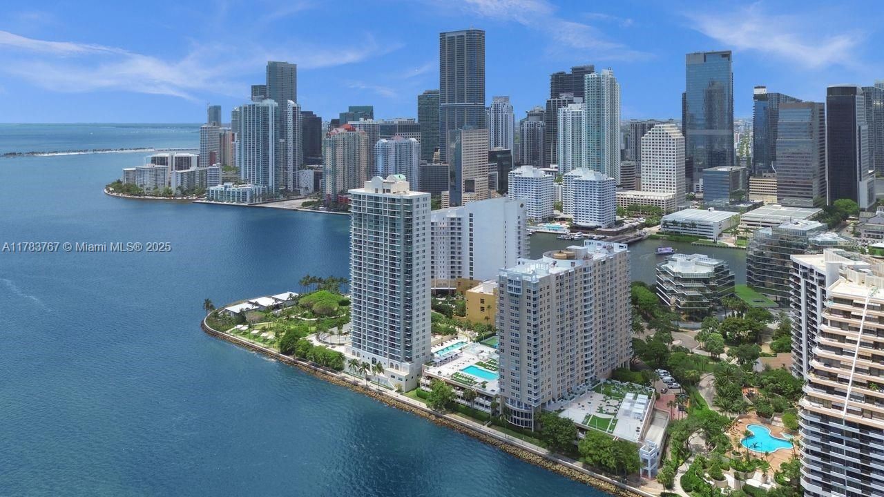 For Sale: $418,000 (1 beds, 1 baths, 671 Square Feet)