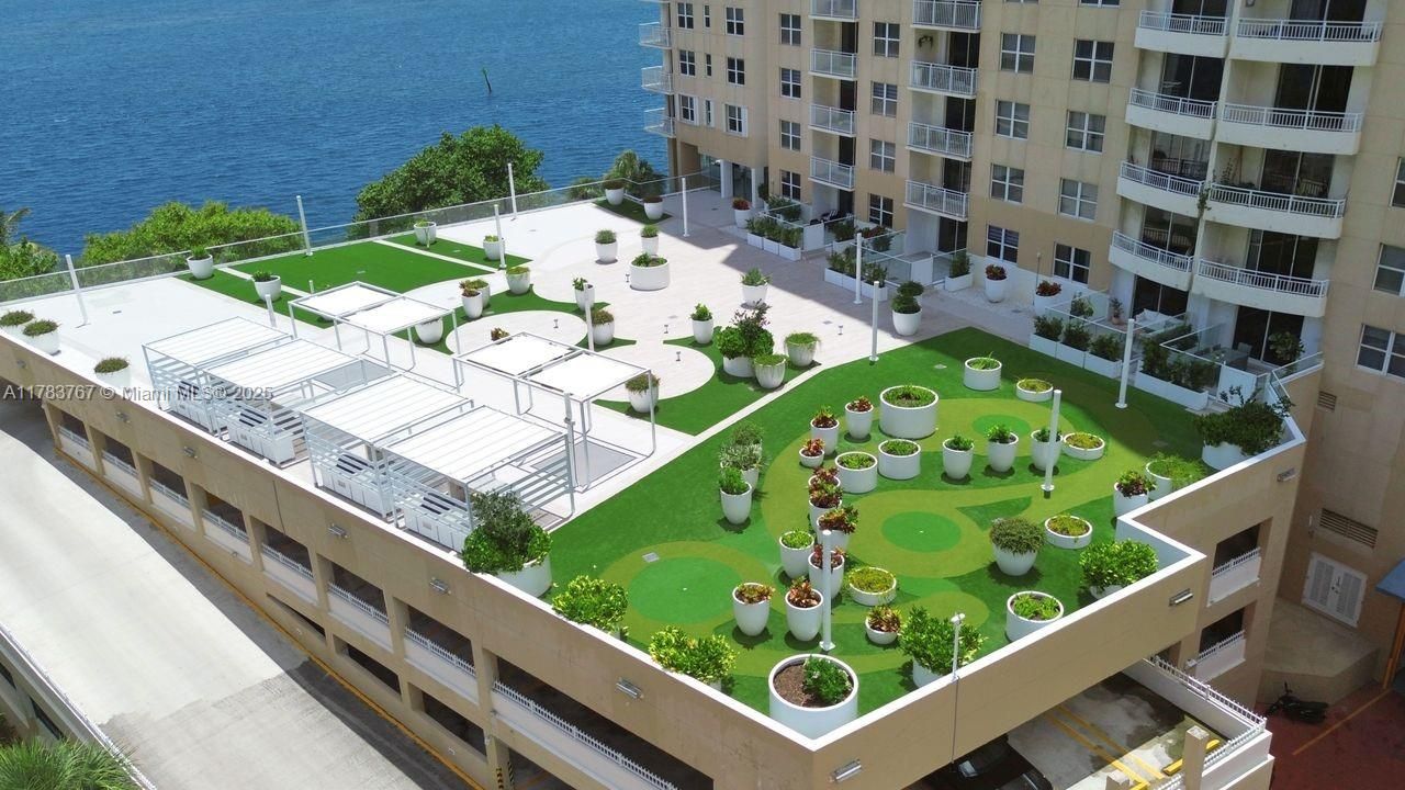 For Sale: $418,000 (1 beds, 1 baths, 671 Square Feet)