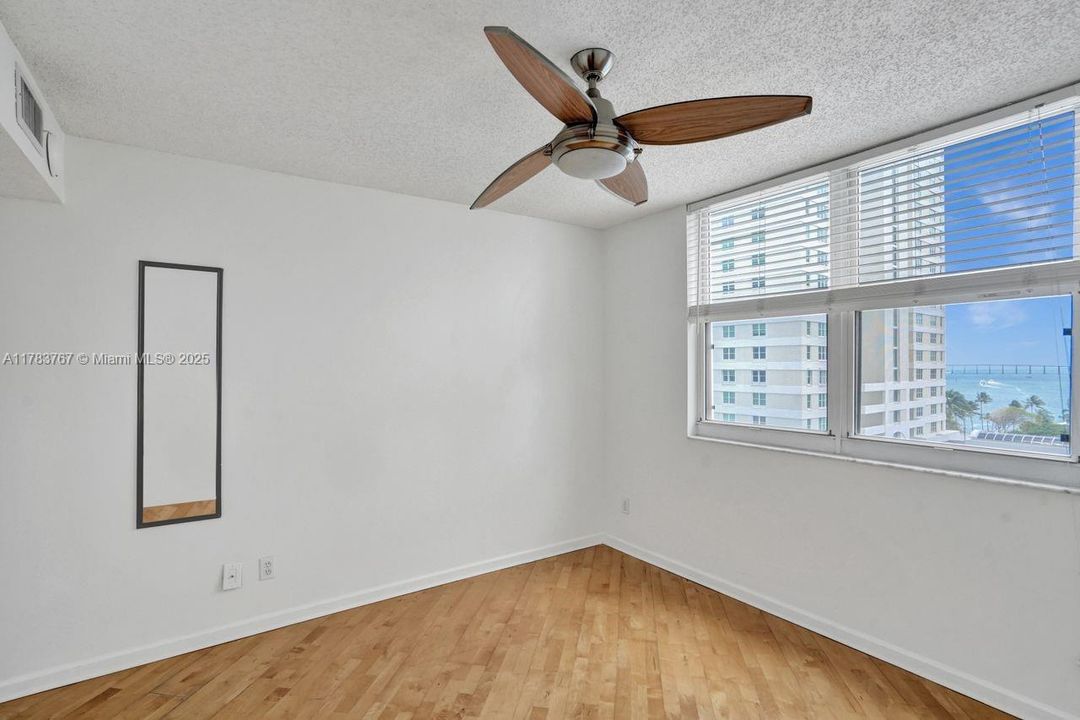 For Sale: $418,000 (1 beds, 1 baths, 671 Square Feet)