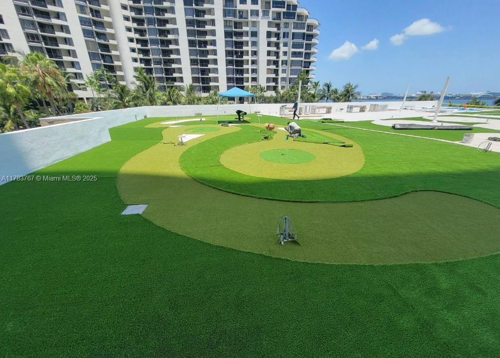 For Sale: $418,000 (1 beds, 1 baths, 671 Square Feet)