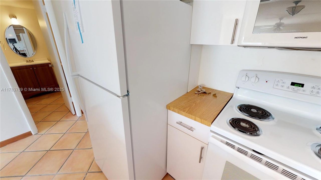 For Sale: $176,000 (1 beds, 1 baths, 750 Square Feet)