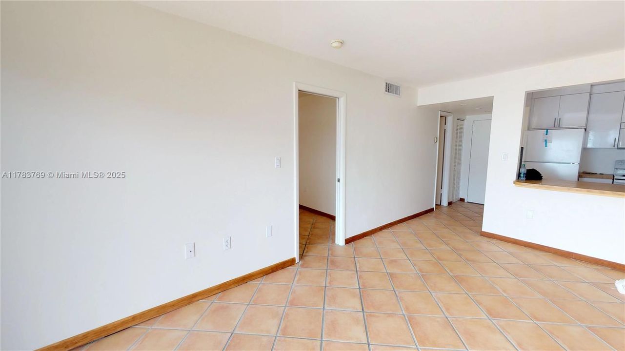 For Sale: $176,000 (1 beds, 1 baths, 750 Square Feet)