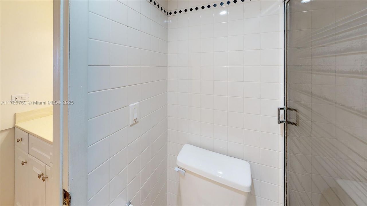 For Sale: $176,000 (1 beds, 1 baths, 750 Square Feet)