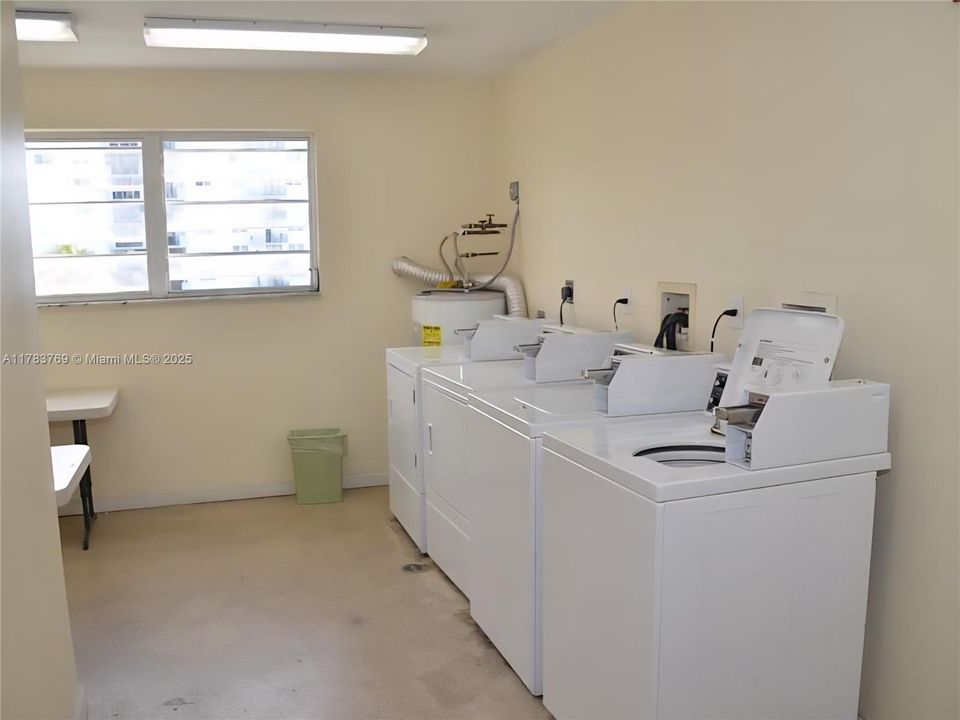 For Sale: $176,000 (1 beds, 1 baths, 750 Square Feet)