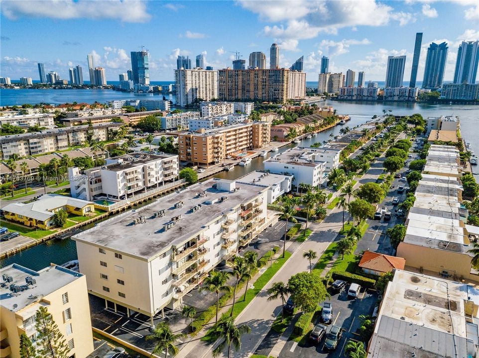 For Sale: $176,000 (1 beds, 1 baths, 750 Square Feet)