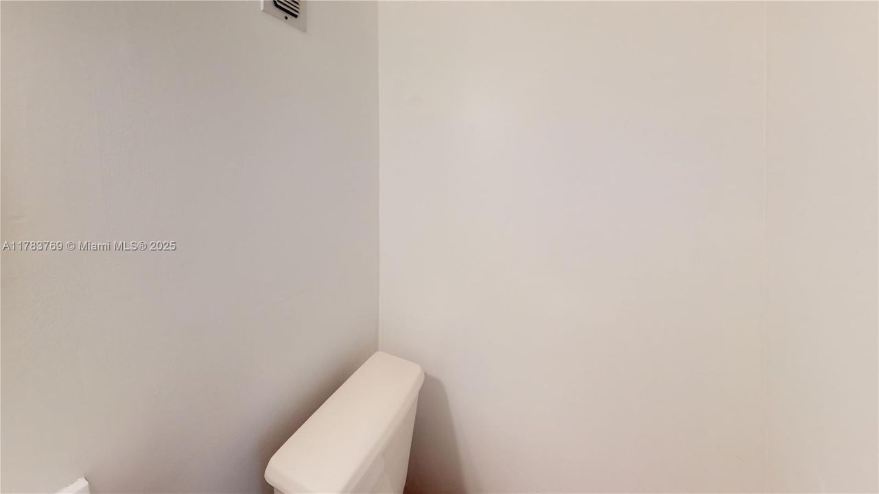 For Sale: $176,000 (1 beds, 1 baths, 750 Square Feet)